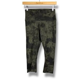 NOBULL Camo High Rise Capri Leggings S Cropped Tights EUC Green Yoga Gym Tights